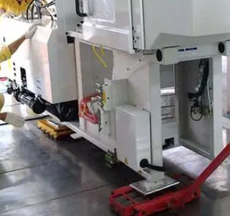 搬運坦克車助力學校實驗室設(shè)備搬遷